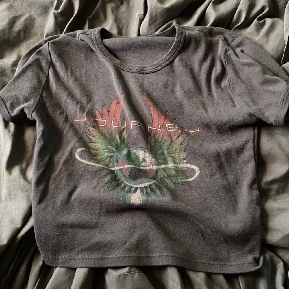 Tilly's Gray Graphic Crop Top